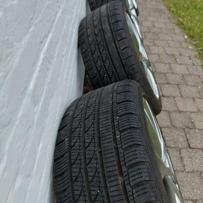 4 pneus hiver 235/40R18
